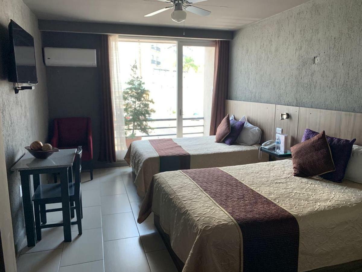 Hotel Fg León de los Aldamas Extérieur photo
